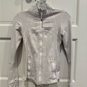 Lululemon Women’s Light Grey Zip-Up Athletic Jacket